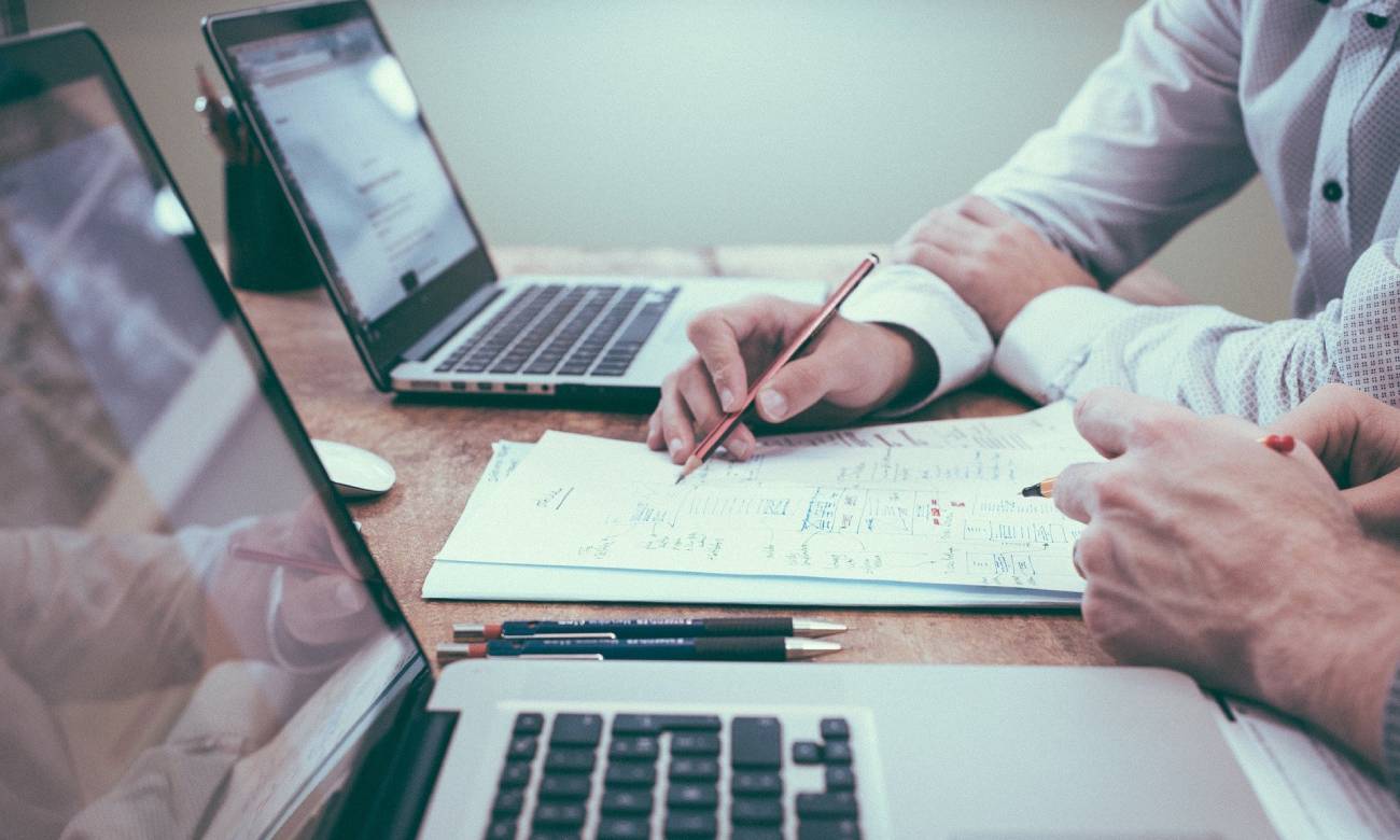 Escriturário Banrisul: o que faz, requisitos e quanto ganha